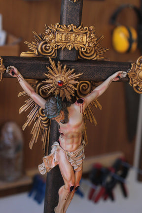 CRUCIFIXO BARROCO PETRUS RESPLENDOR PAREDE